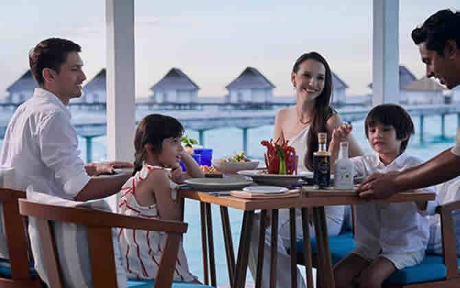 beachside dining for family in maldives