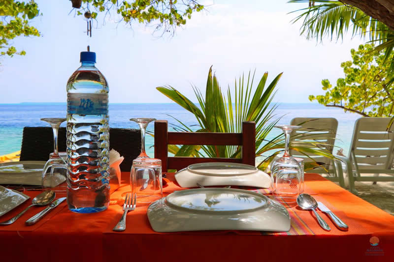 Hangnaameedhoo - еда и напитки на пляже с видом на море