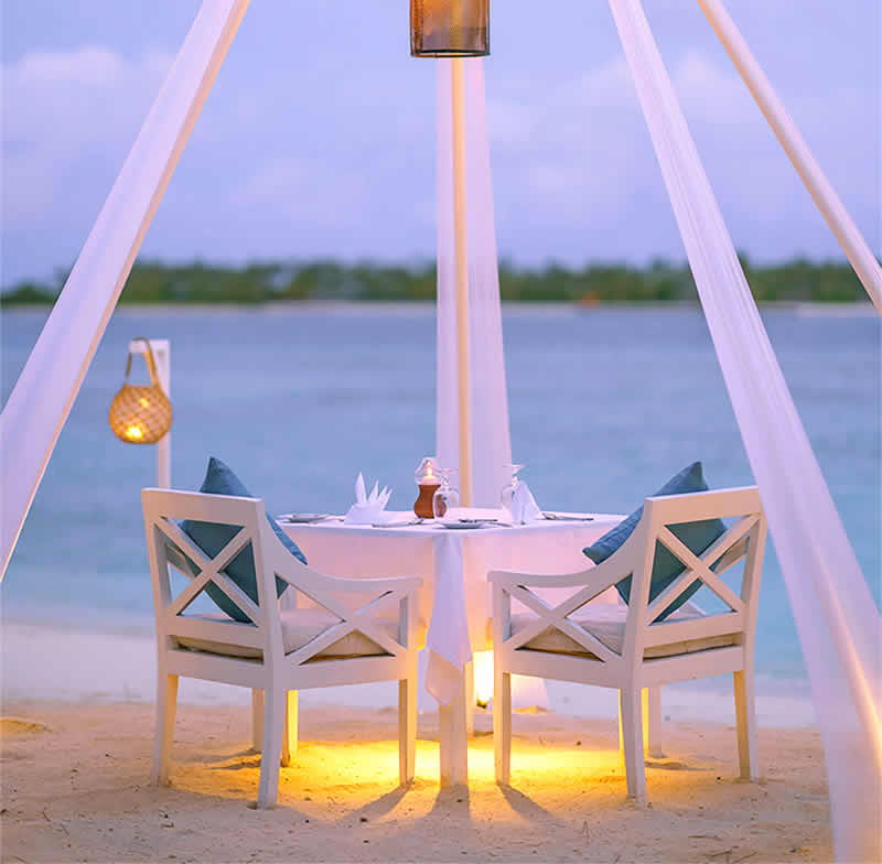 OBLU XPERIENCE AILAFUSHI : romantic beach dinner