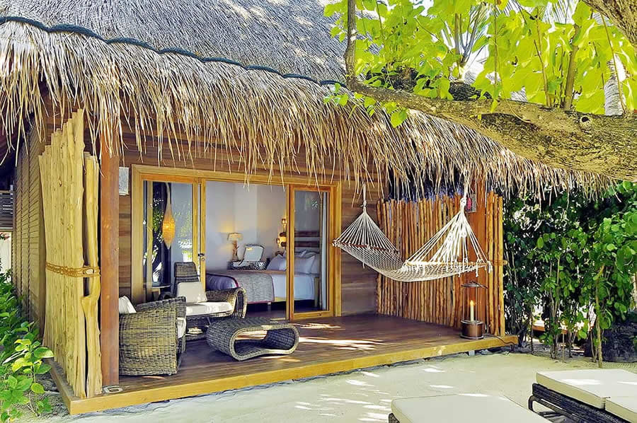 Constance Moofushi beach villa for couples