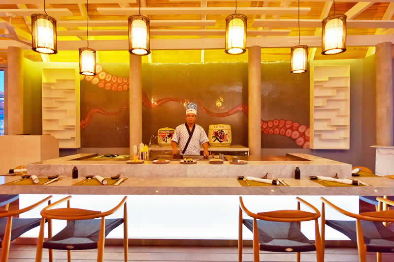 An over-water teppanyaki dining experience