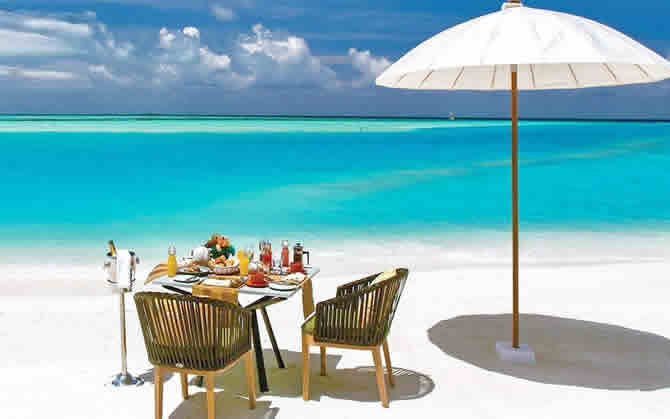 beachside dining in maldives