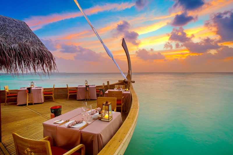 overwater restaurant in maldives