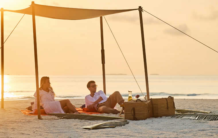 escape the ordinary and indulge in a romantic rendezvous in maldives