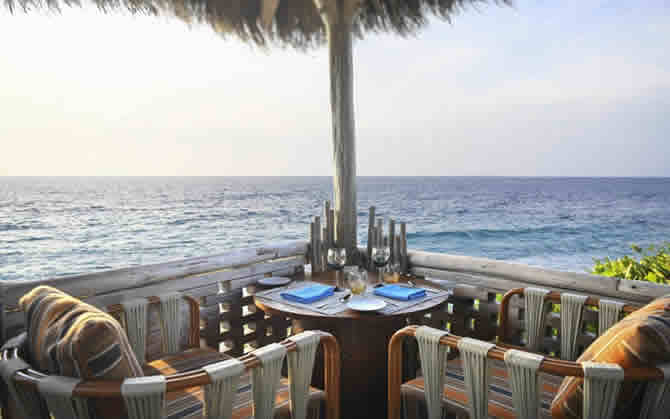 JW Maldives: beach front dining