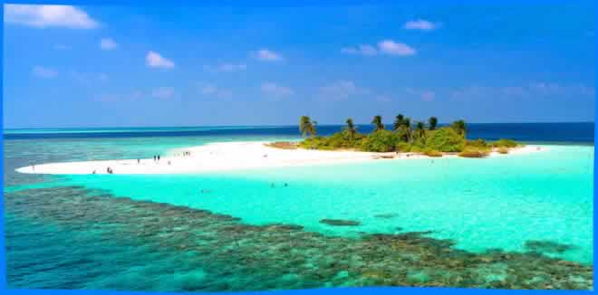 lLhaviyani Atoll sand bank