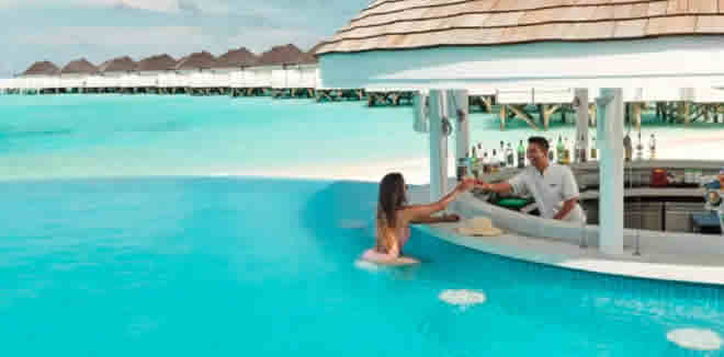 Nova Maldives: pool bar
