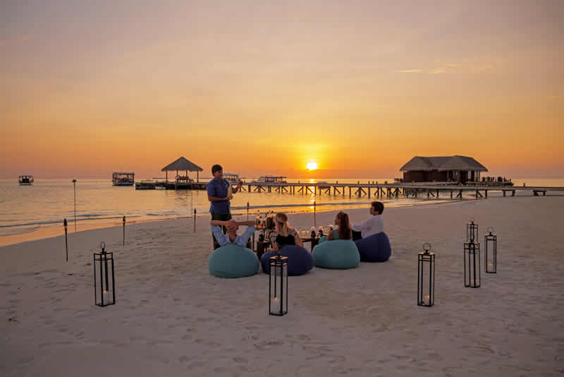 Mirihi Island Resort - private beach dinner