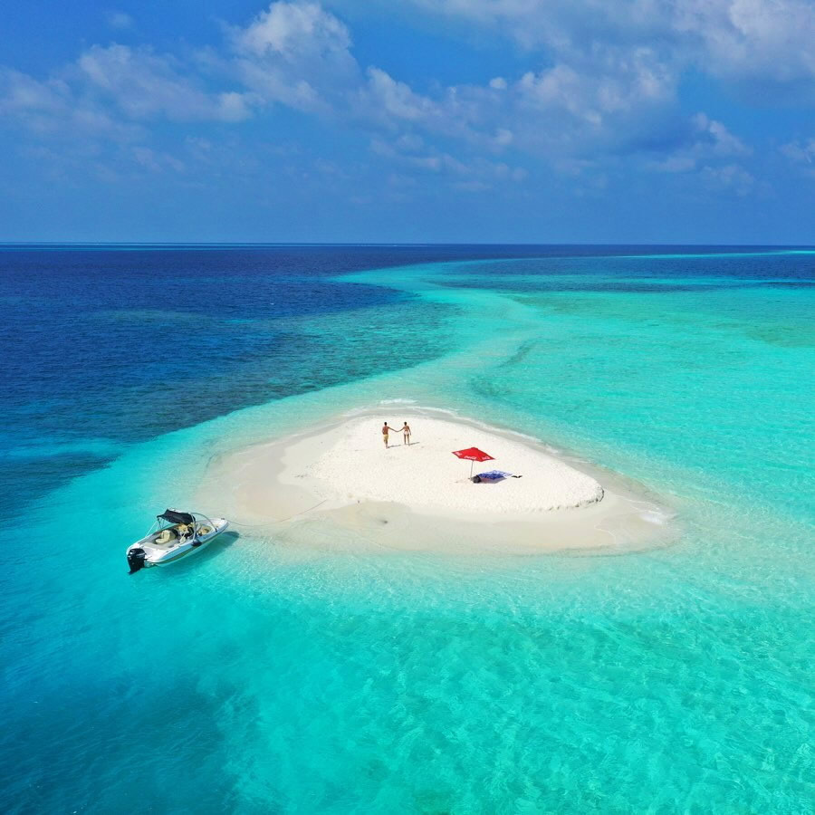 Spectacular Sandbanks: A Water Babies Paradise in maldives