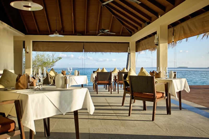 beachside restaurant, maldives