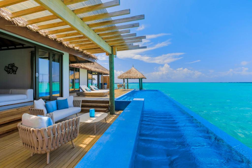 10 Best Honeymoon Overwater Suites in Maldives 2021